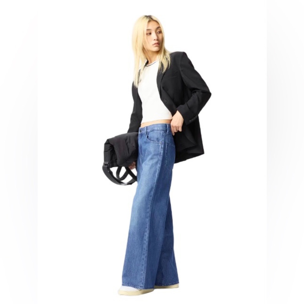 Uniqlo Drapey Wide Flare Jeans Sz 30 inch